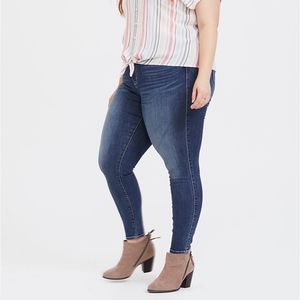NWT Torrid SKY HIGH SKINNY JEAN